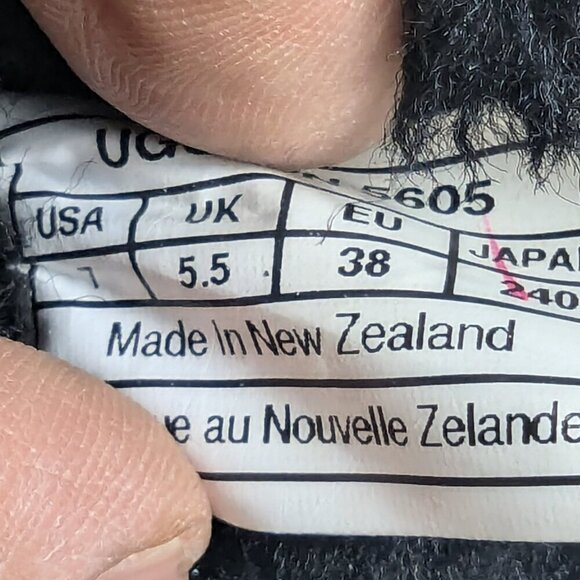 Ugg Women's Boots Size 7 Sundance Revival Black Suede Tall Sheepskin Lined Braid - Picture 6 of 6